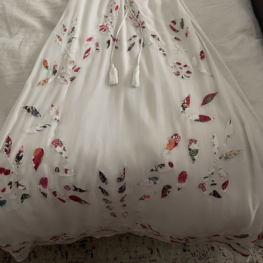 White farm rio maxi with flower detail size 12 - Picture 3 of 11